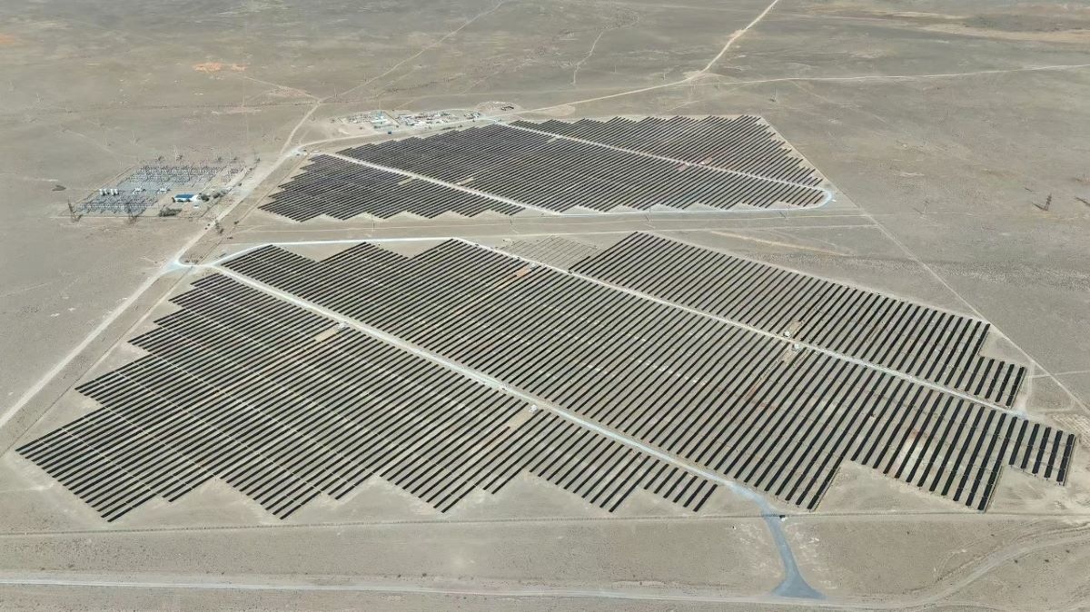 Солнечная электростанция с 56 тысячами панелей начала работу на юге Казахстана Солнечная электростанция с 56 тысячами панелей начала работу на юге Казахстана